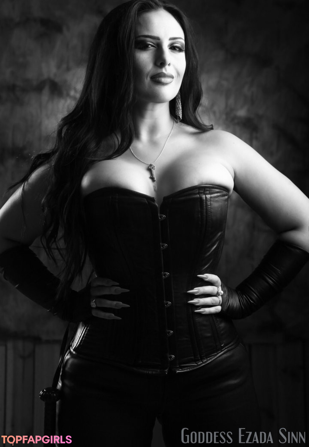 Ezada Sinn top star gallery