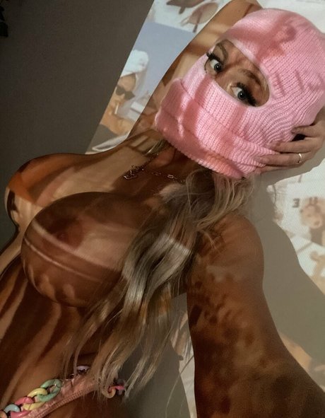 Sydney Fuller Marr sexy star img