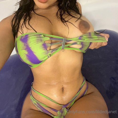 Janet nude model img