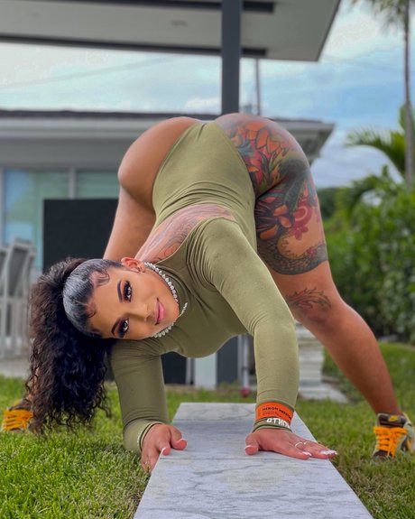 KKVSH adult actress img