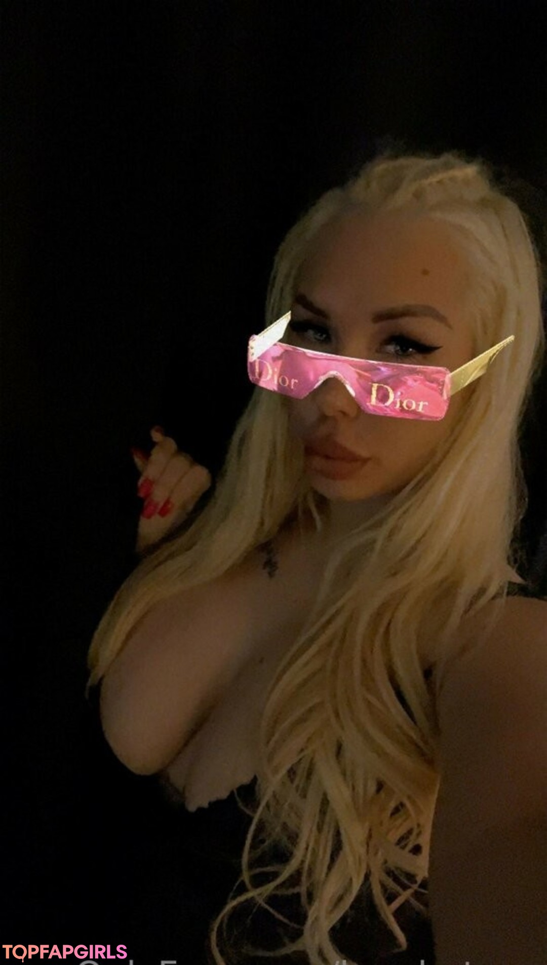 kyrahotxxx model pornographic pic
