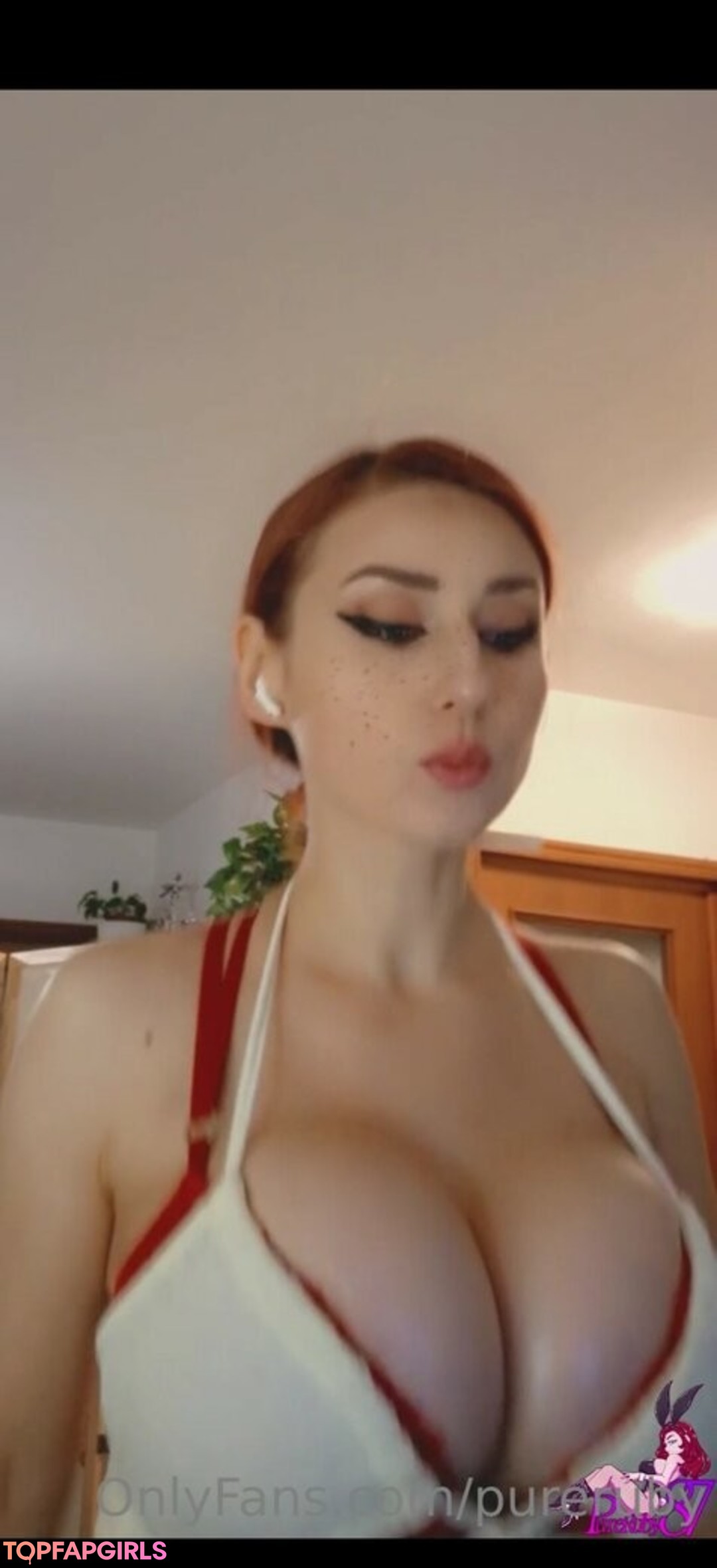 blonde babe onlyfans hot photos