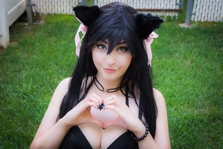 Byndo Gehk star sexy pics