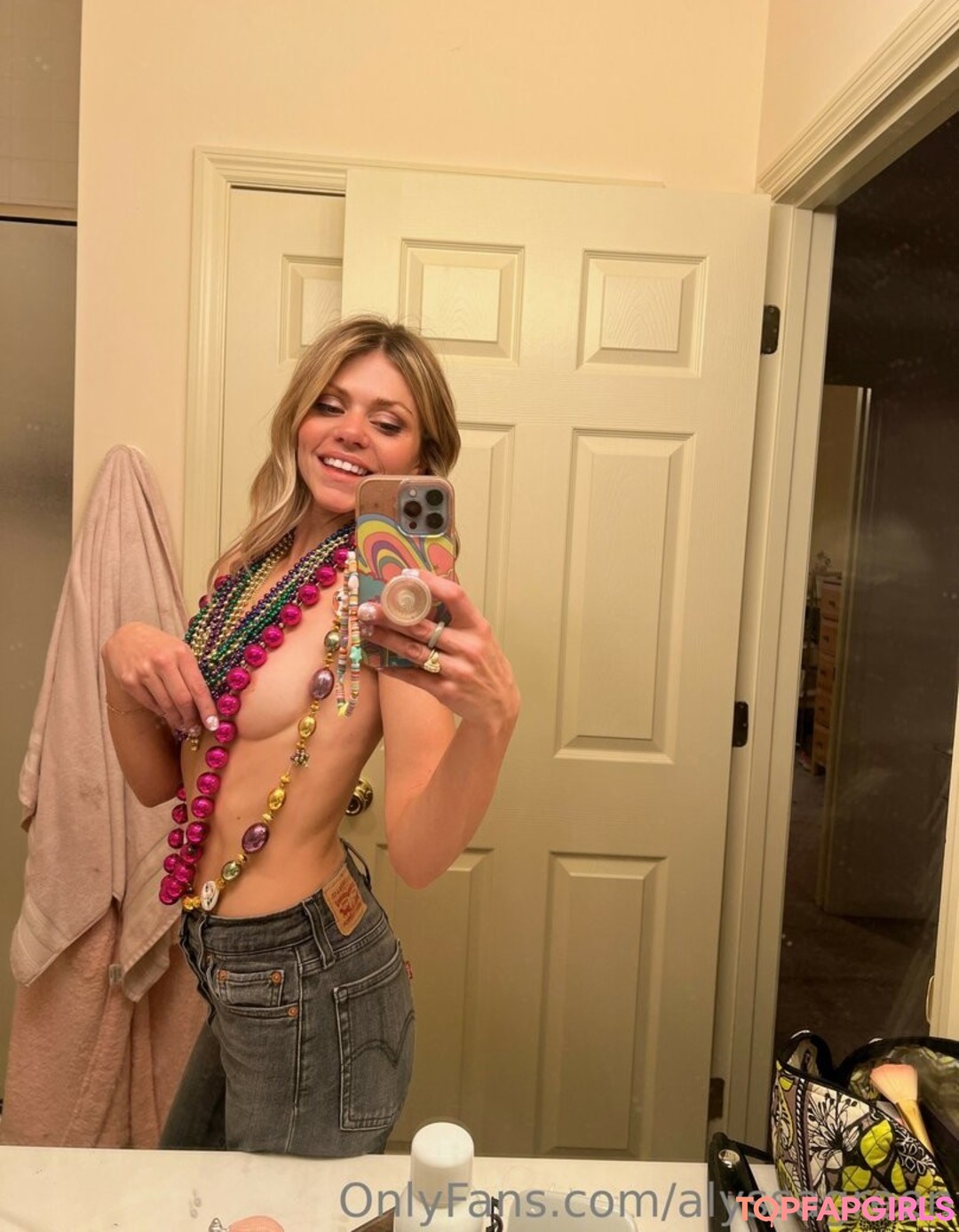 Alyssa Green sexy star photo
