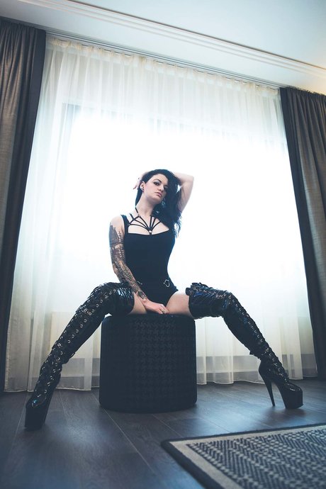 Alissa Noir adult star picture