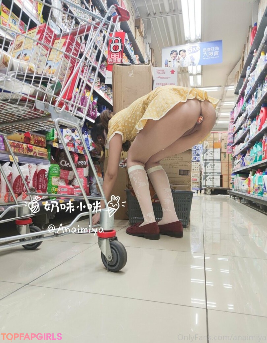 yoga pants onlyfans sexy naked picture