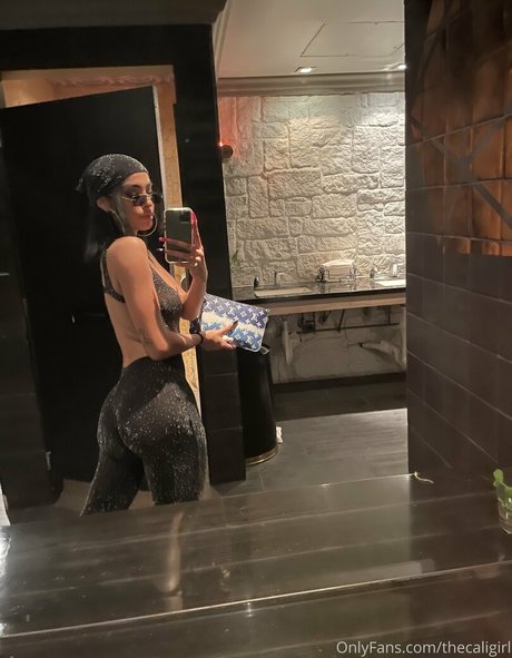 Undercover freak model porn gallery