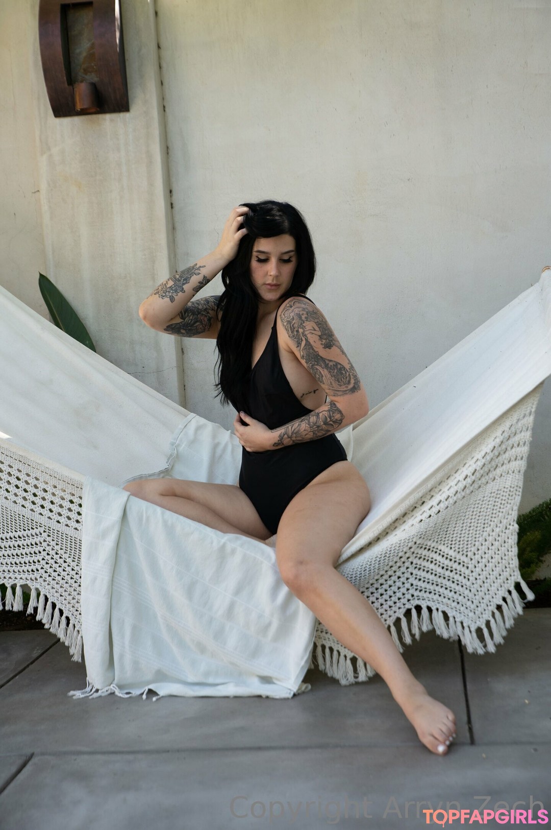 Arryn Zech nude actress pics