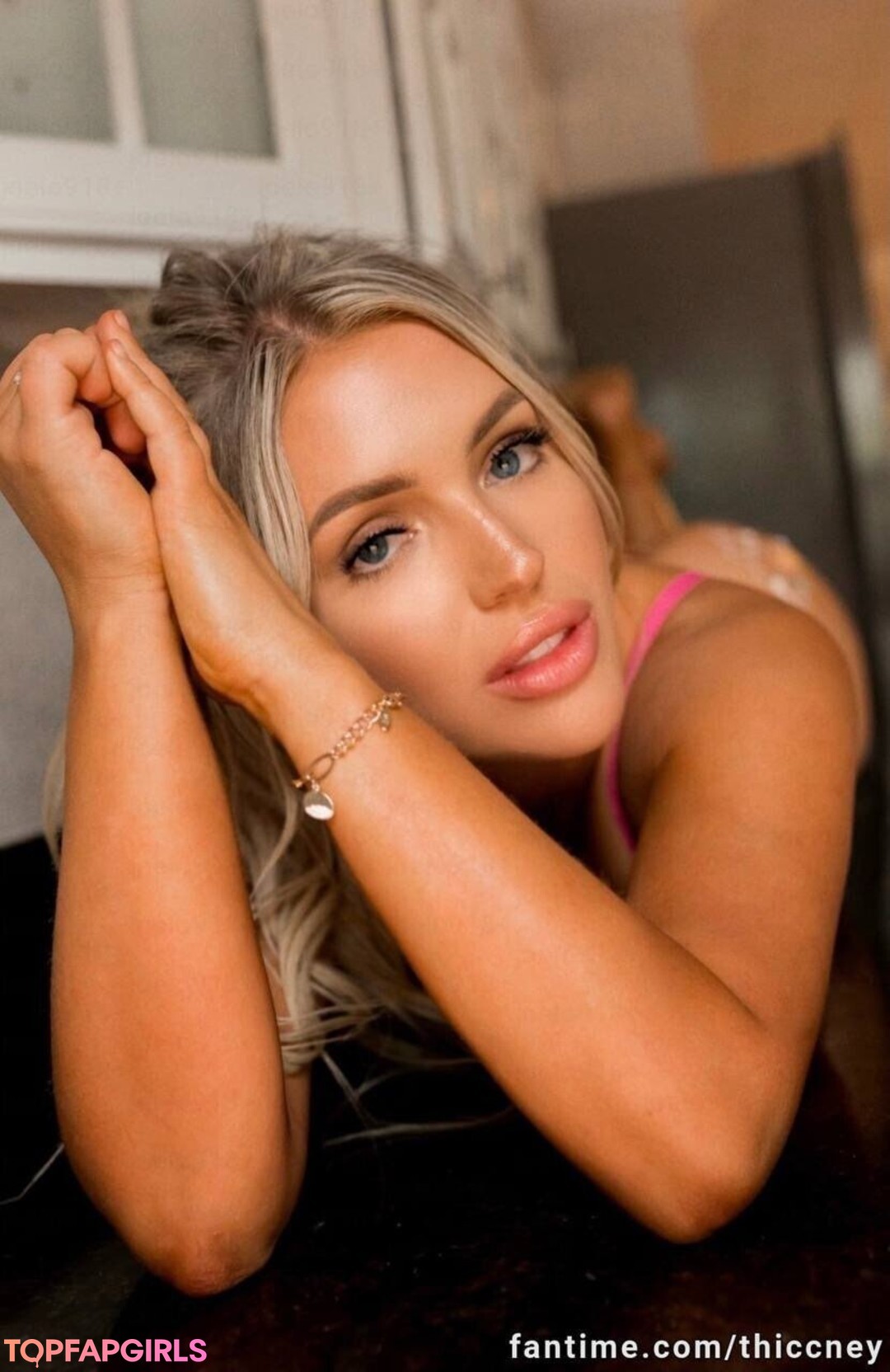 Whitney Williams star art photos