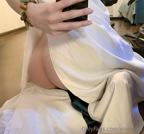 brunette petite onlyfans top pic