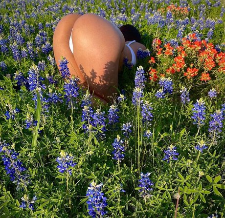 teen shemale onlyfans pornographic picture