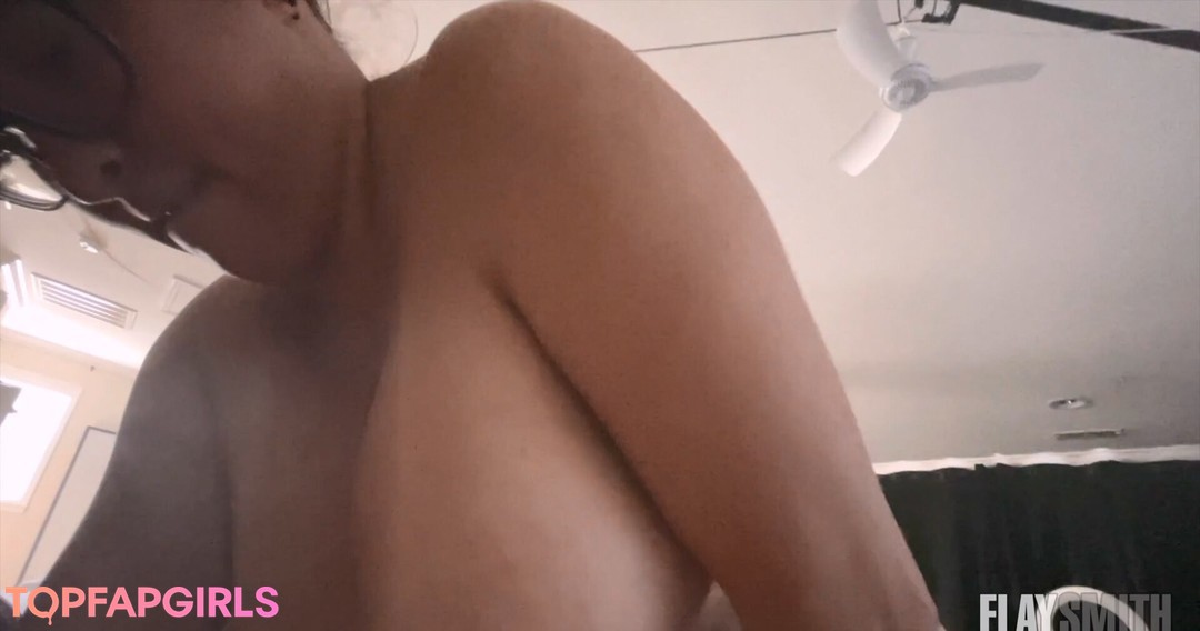 Elay Smith model naked img
