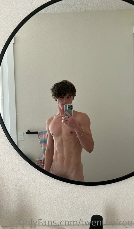 twentoofree nude star picture