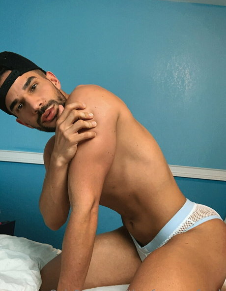 the famous frank model exclusive picture