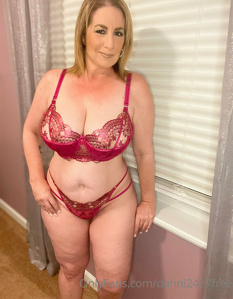 danni2427free porn model img
