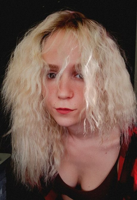 Fox Tsai Shen model hd photo