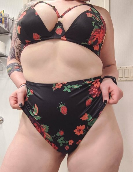 irisreigns nude actress archive