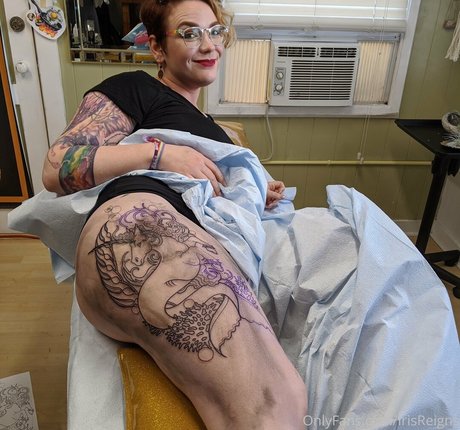 irisreigns naked model images