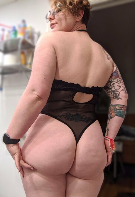 irisreigns naked model photos