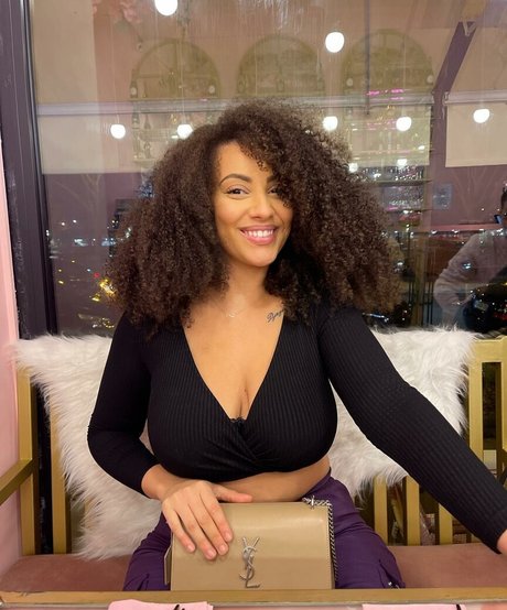 Ines Curly profile image