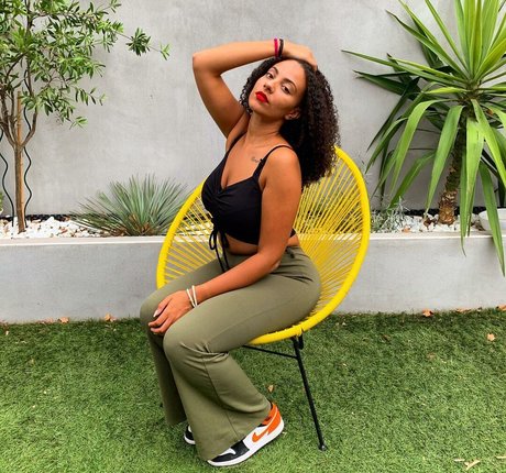 Ines Curly art actress pics