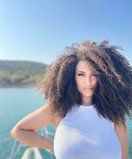 Ines Curly nude pornstar photos