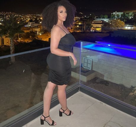 Ines Curly model nice photos