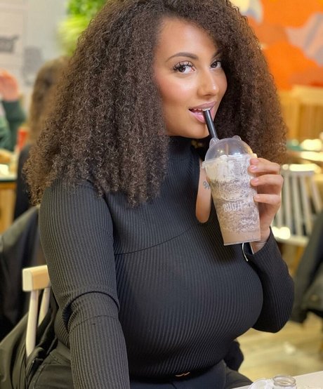 Ines Curly hd star images