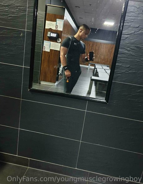 youngmusclegrowingboy hot star pics