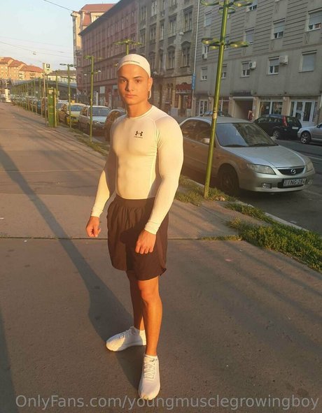 youngmusclegrowingboy hot pornstar image