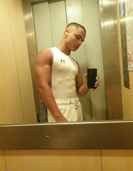 youngmusclegrowingboy top star galleries
