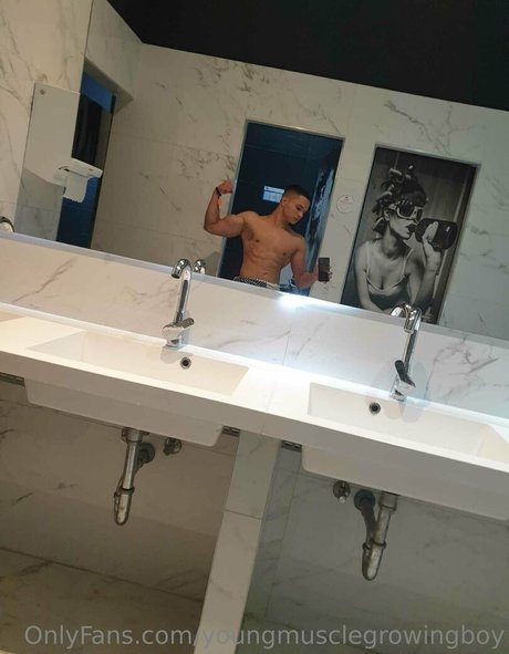 youngmusclegrowingboy nudes actress gallery