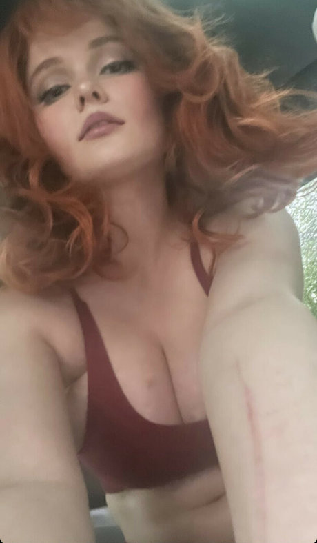 Avalon Warren hot actress pics