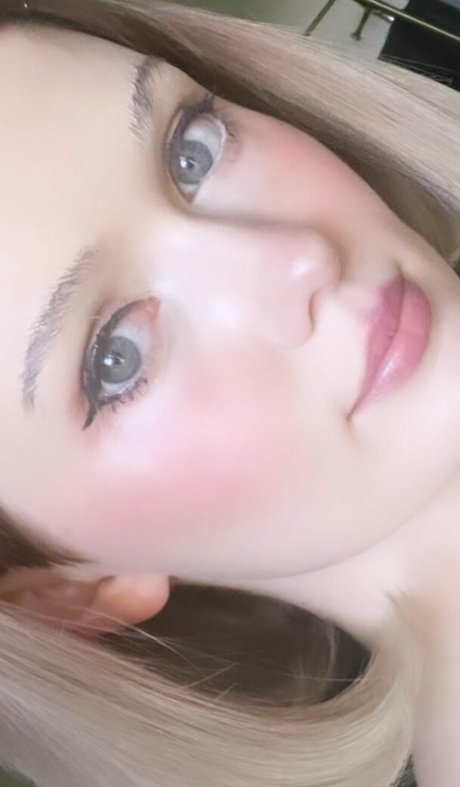 Avalon Warren model images