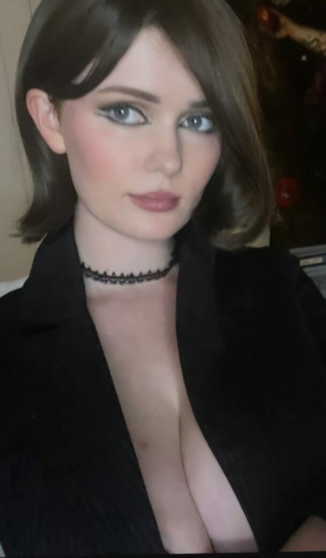 Avalon Warren star nude pic