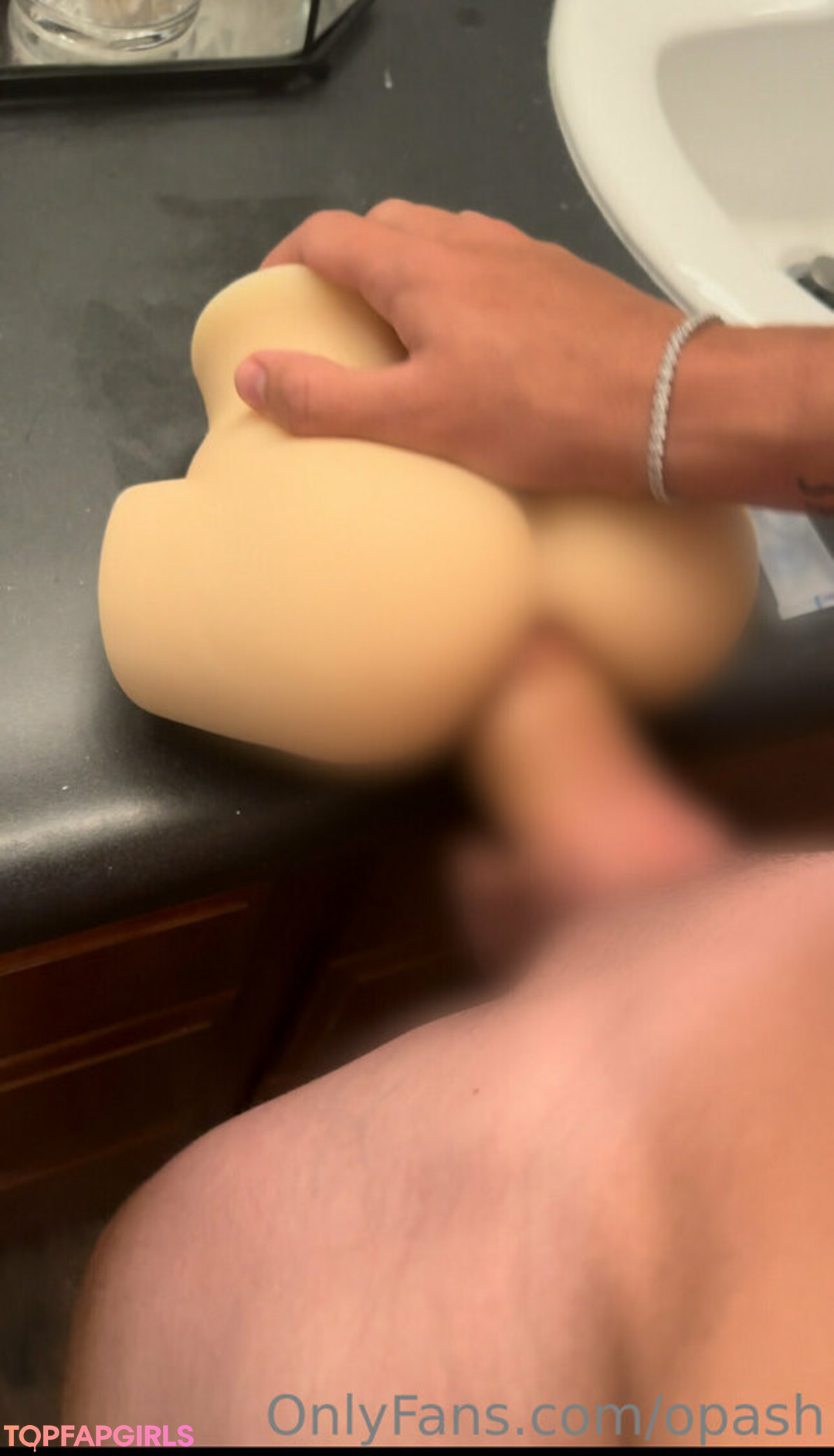 opash model nude pic