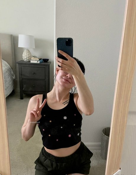 yummyaria naked pornstar photos