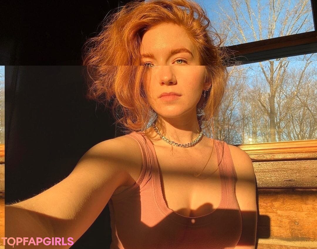 Annalise Basso star exclusive image