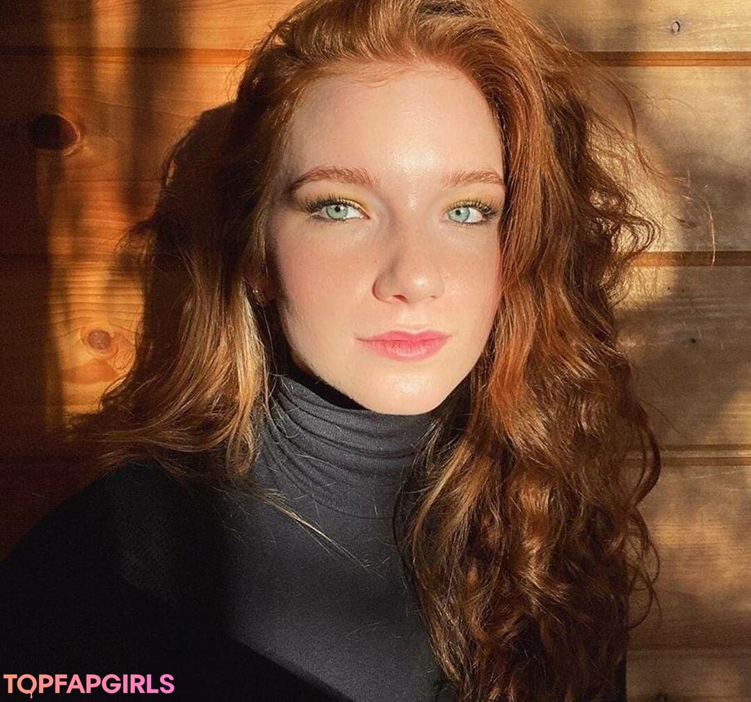 Annalise Basso model best pictures