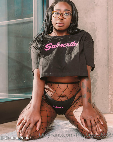 freebigtits6999 top model img