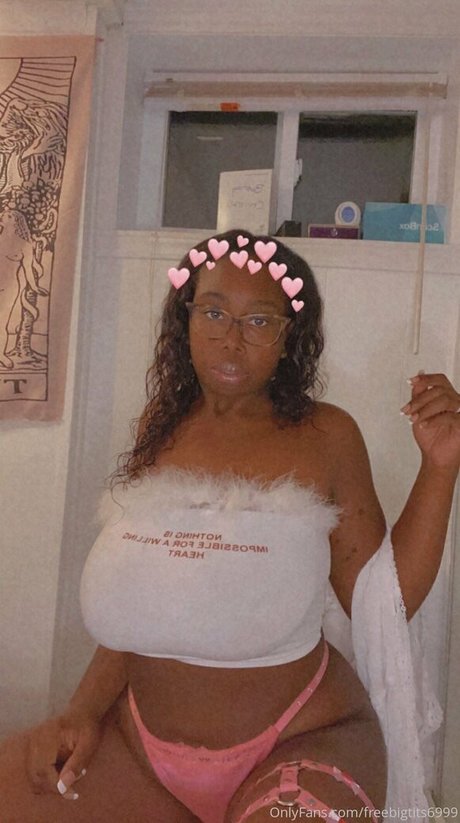 freebigtits6999 naked star img