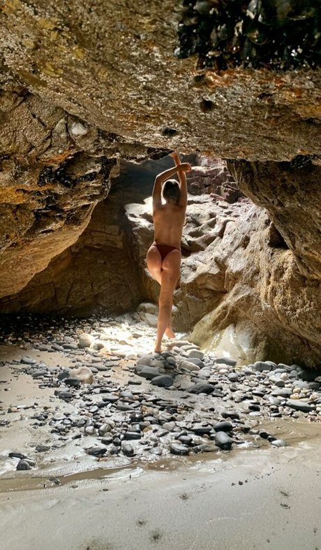 Andrea Gil exclusive model pic