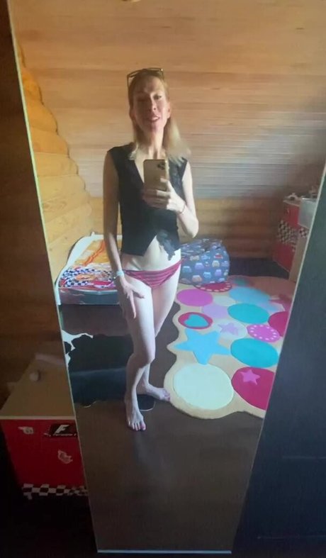 Lisarulit sexy model photo