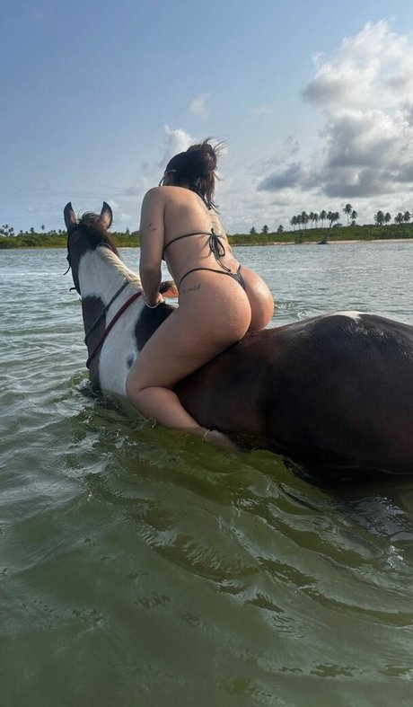 Vitoria Kelly hot star photo