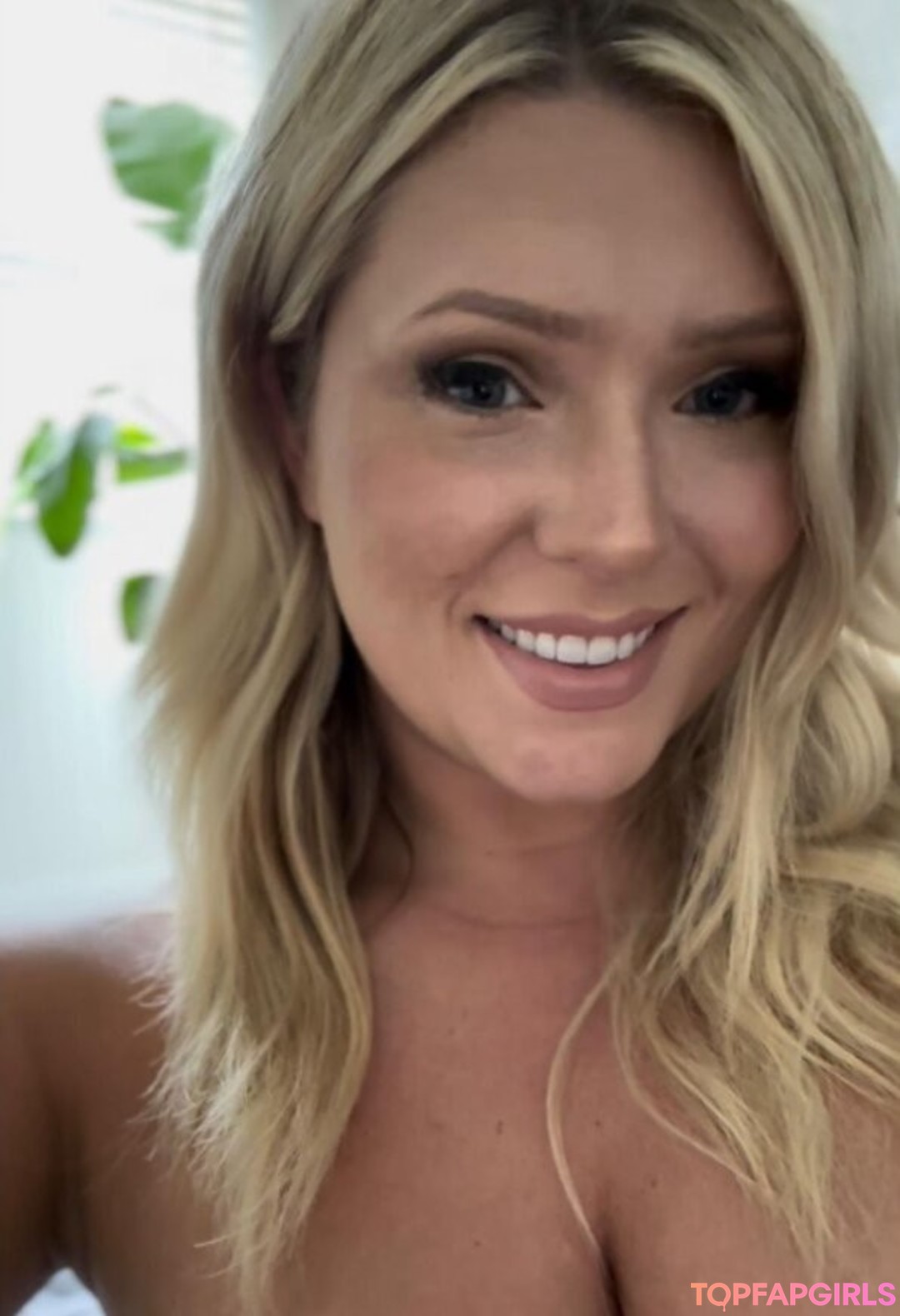 Sultry Sammy star sexy pic