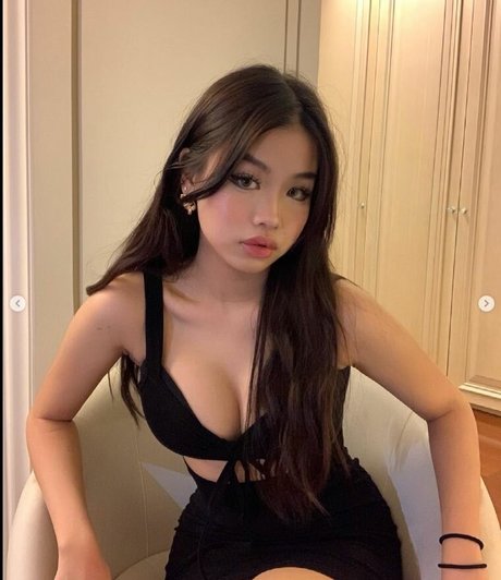 amberrllo exclusive pornstar archive