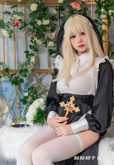 Niantutu xxx model photo