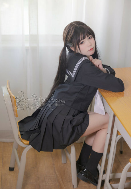 Niantutu model adult images