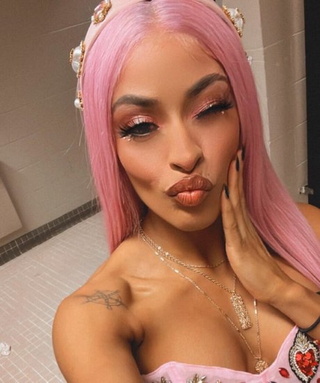 ebony wet pussy onlyfans sexy pic