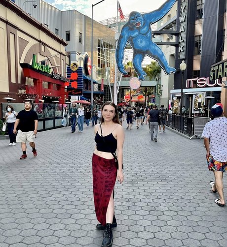 Ayytrae model perfect picture